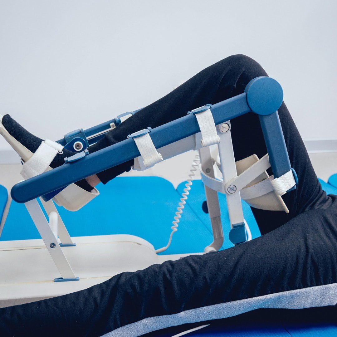CPM vs. GoKnee: Which Is More Effective for Knee Replacement Recovery? cover